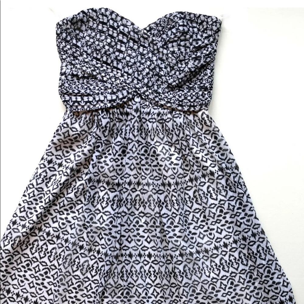 White House Black Market Size 0 Black & White Print Strapless Dress